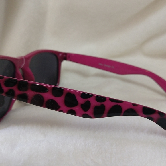Retro UV 400 Animal Print Sunglasses Purple Pink - Picture 5 of 7